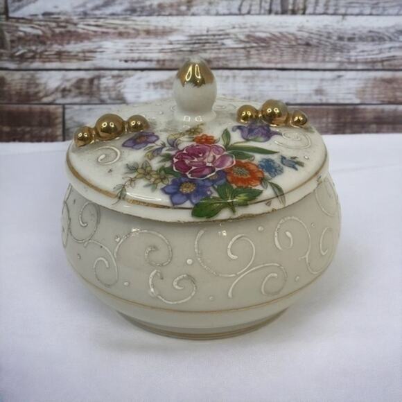 VINTAGE PORCELAIN TRINKET BOX GOLD TRIM
ROSE floral PATTERN decor accent piece - Picture 2 of 15